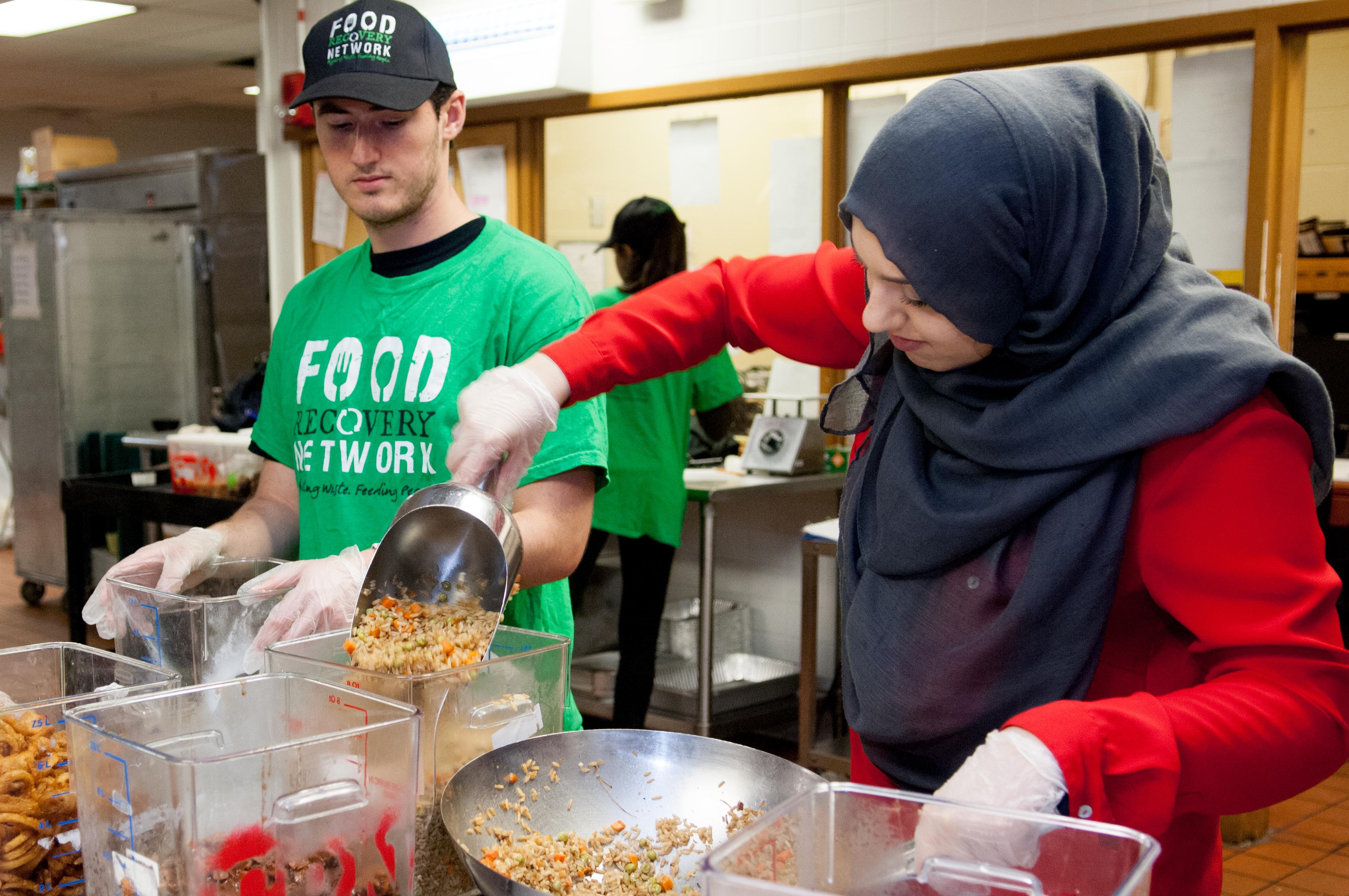 Student volunteers with the Food Recovery Network