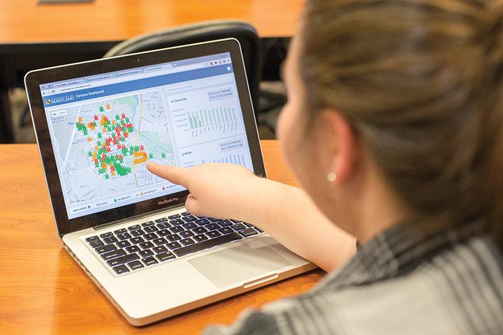 Student looking at Terp Footprints Dashboard