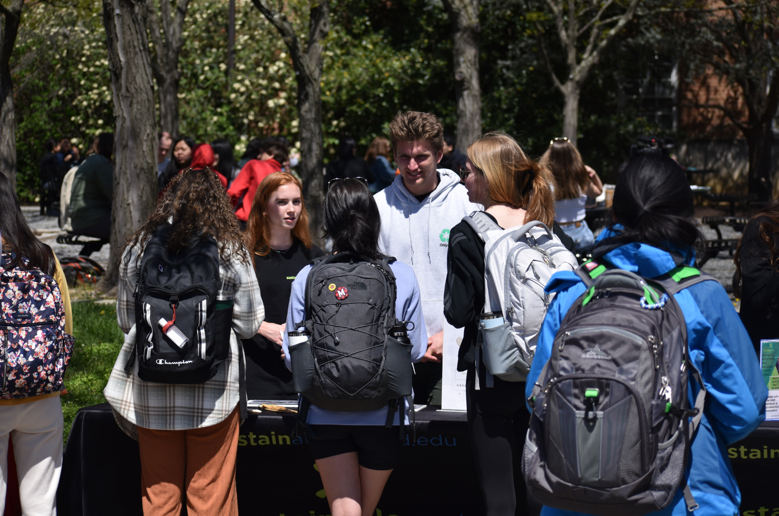 SustainableUMD Ambassadors talking to students